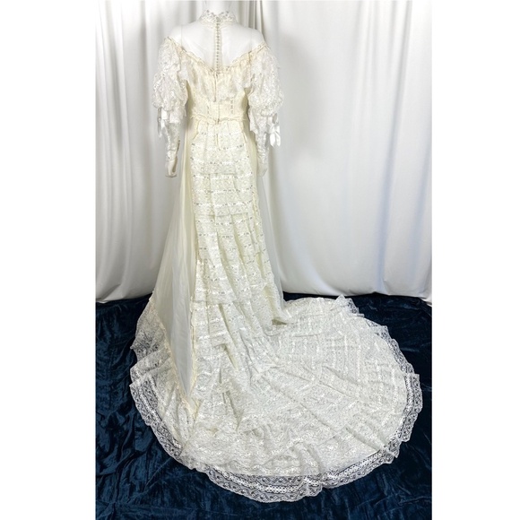 Vintage 1970’s 1980’s Alfred Angelo Lace Wedding Dress • Ruffled - Small - Picture 7 of 10